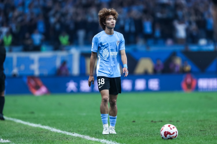 九游娱乐-媒体人：申花想买吕焯毅大连英博不卖，大连想租谢鹏飞申花不租