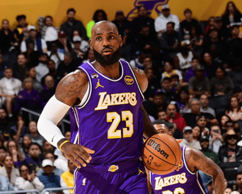 九游体育-大逆转！湖人双杀76人，詹姆斯一战连创3大神迹，东契奇腿筋重伤